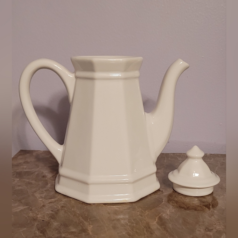 Pfaltzgraff "Heritage" White Coffee/ Teapot - Picture 7 of 15